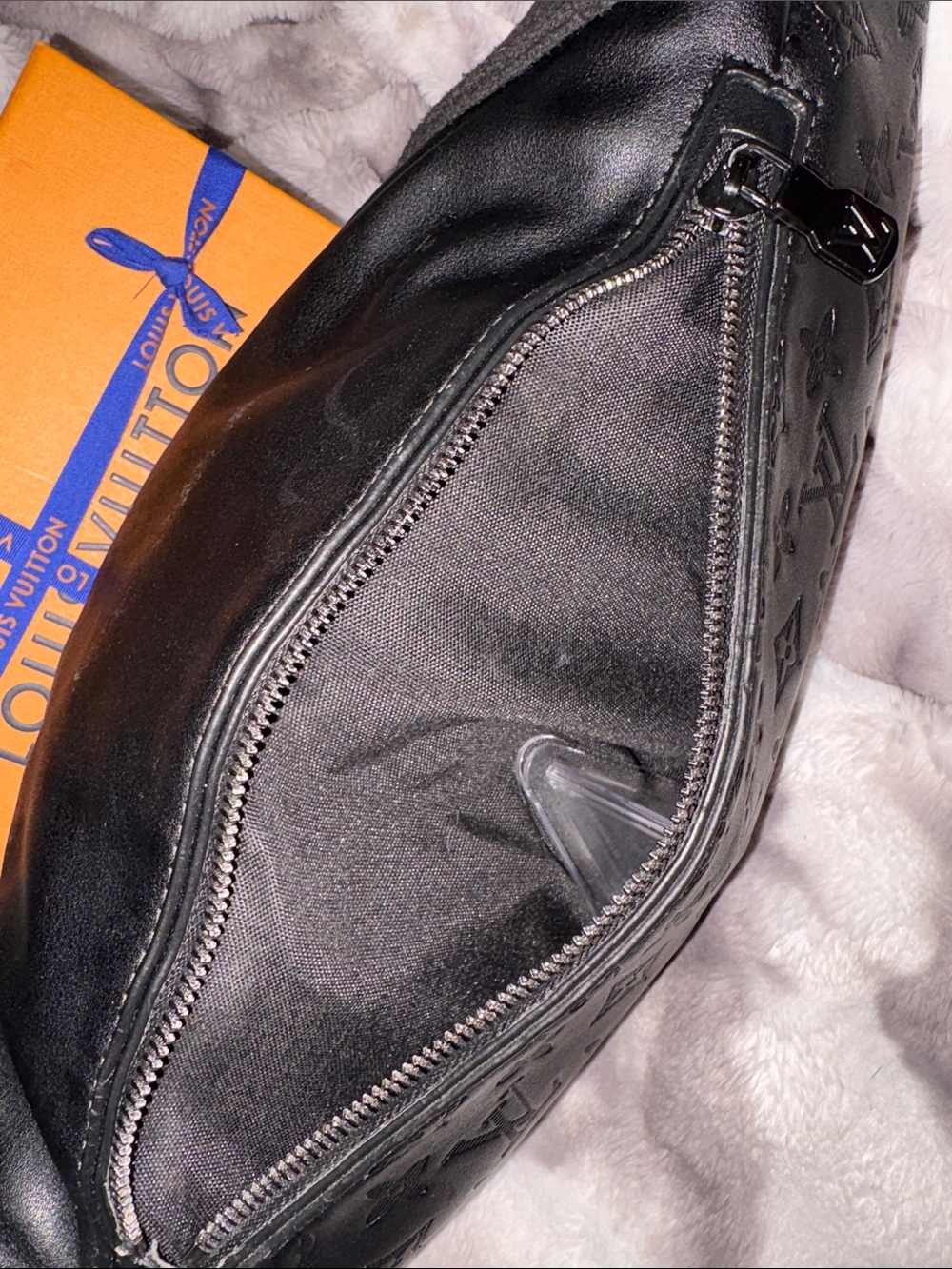 Louis Vuitton Discovery Bumbag Monogram Shadow calf leather MM - Picture 7 of 12